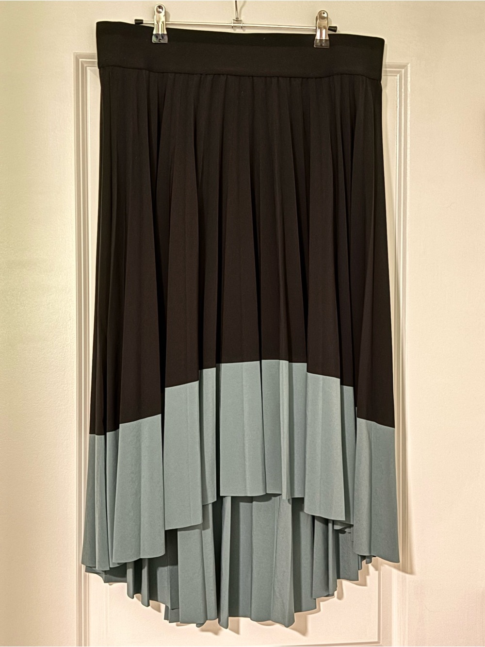 Athleta Black and Light Blue High-Low Pleated Skirt